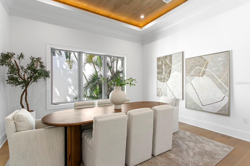 Image 8 of property listing at 423 S ROYAL POINCIANA DRIVE, Tampa, FL 33609
