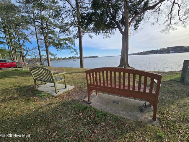 18 Queens Way, Bath, NC 27808