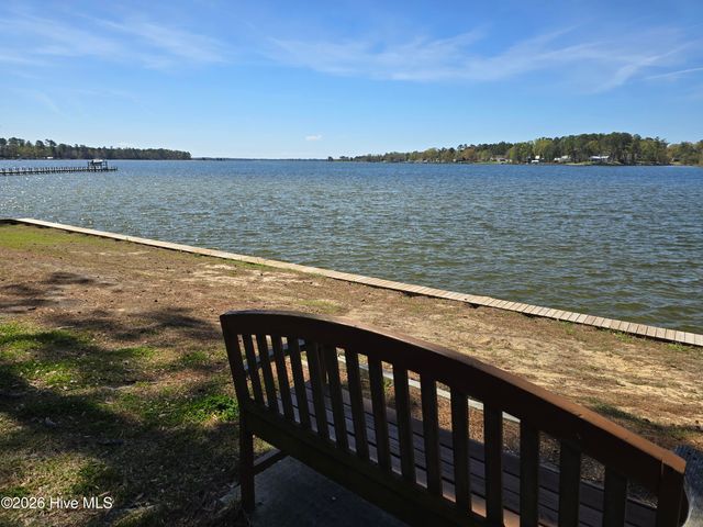 18 Queens Way, Bath, NC 27808