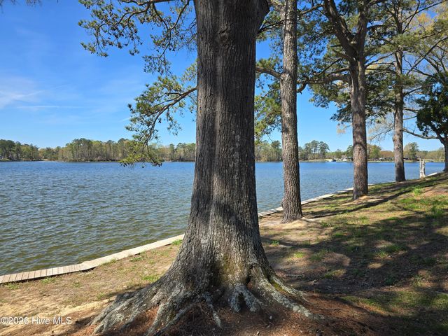 18 Queens Way, Bath, NC 27808