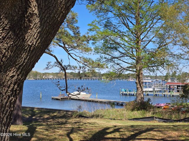 18 Queens Way, Bath, NC 27808