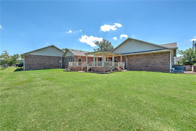 1325 Little Flock Drive, Rogers, AR 72756