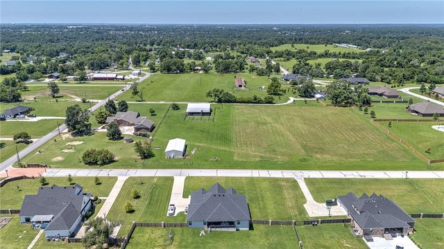 1325 Little Flock Drive, Rogers, AR 72756