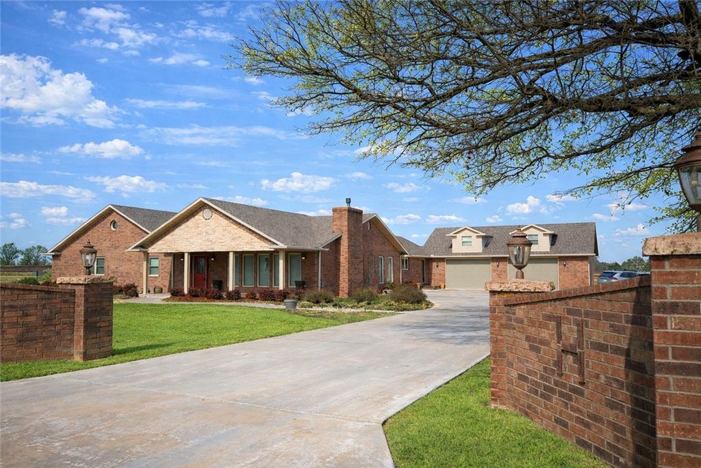 1325 Little Flock Drive, Rogers, AR 72756