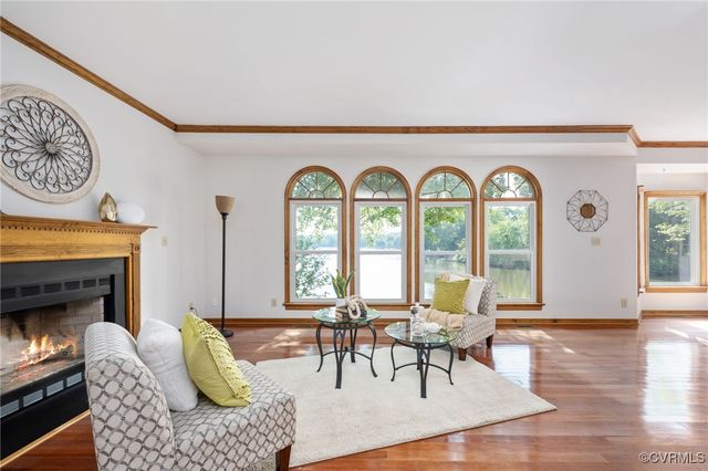 373 Land Or Dr, Ruther Glen, VA 22546