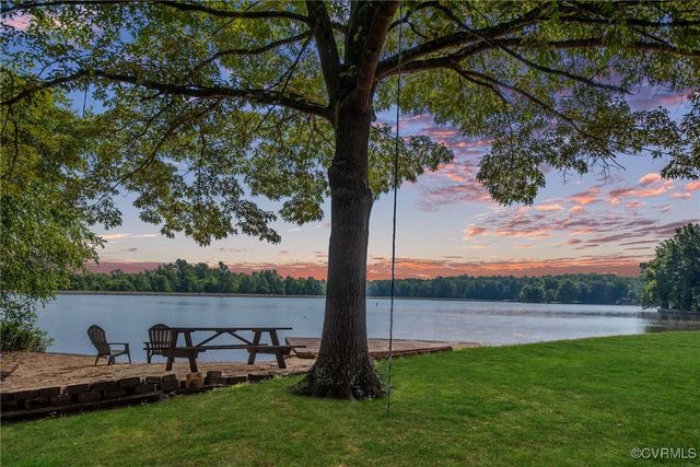 373 Land Or Dr, Ruther Glen, VA 22546