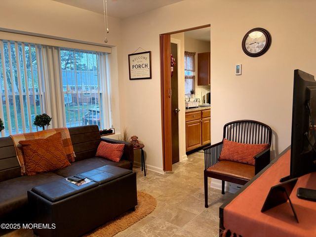 10 Constitution Boulevard B, Whiting, NJ 08759