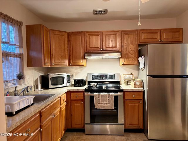 10 Constitution Boulevard B, Whiting, NJ 08759