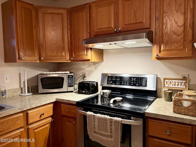 10 Constitution Boulevard B, Whiting, NJ 08759