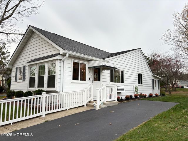 10 Constitution Boulevard B, Whiting, NJ 08759