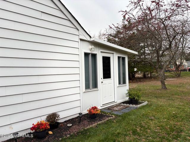 10 Constitution Boulevard B, Whiting, NJ 08759