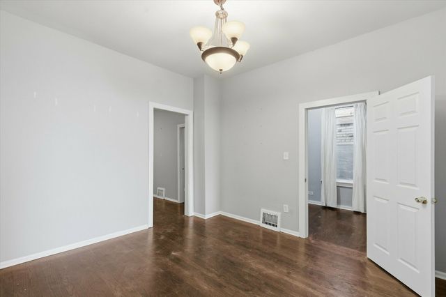 4140 N Western Avenue, Chicago, IL 60618