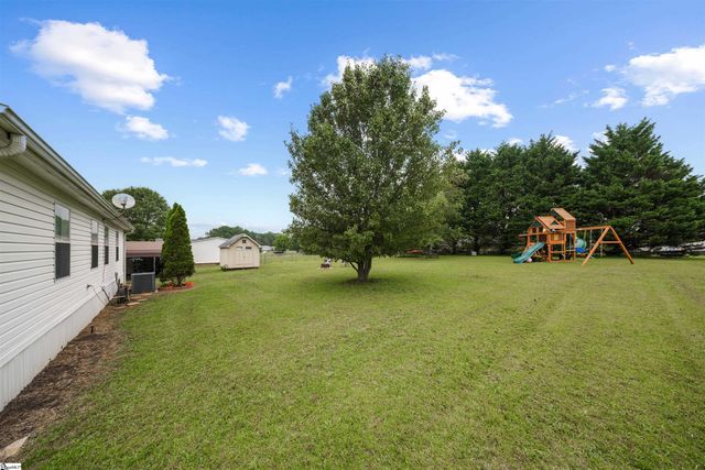 143 Perry Road, Woodruff, SC 29388