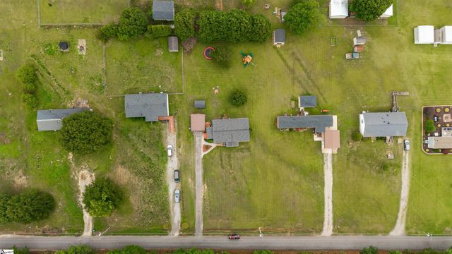 143 Perry Road, Woodruff, SC 29388
