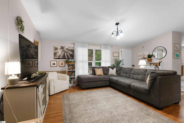 143 Perry Road, Woodruff, SC 29388