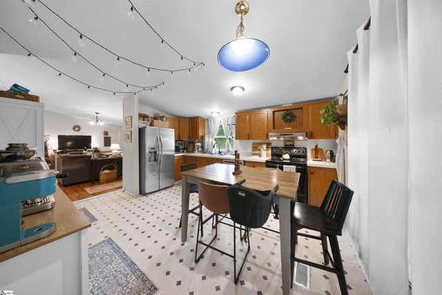 143 Perry Road, Woodruff, SC 29388