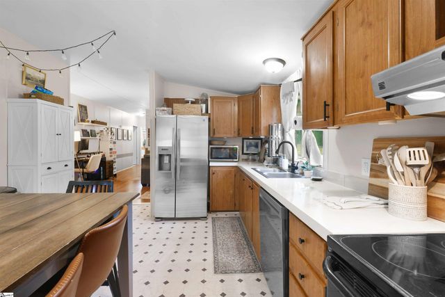 143 Perry Road, Woodruff, SC 29388