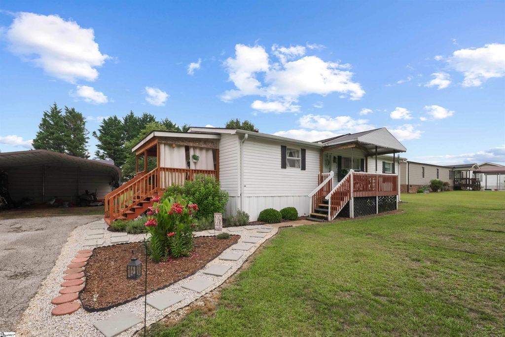 143 Perry Road, Woodruff, SC 29388