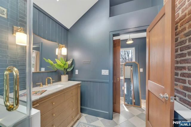 39 Vernon Terrace, Bloomfield, NJ 07003