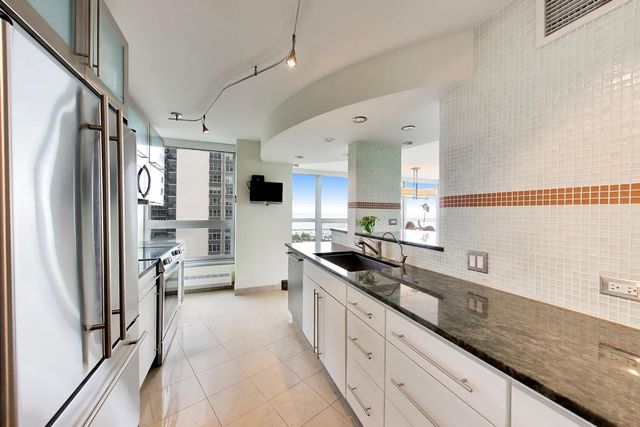 360 E Randolph Street 1401, Chicago, IL 60601
