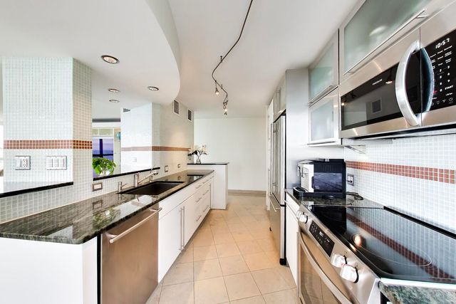 360 E Randolph Street 1401, Chicago, IL 60601