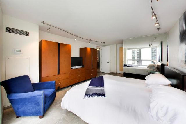360 E Randolph Street 1401, Chicago, IL 60601