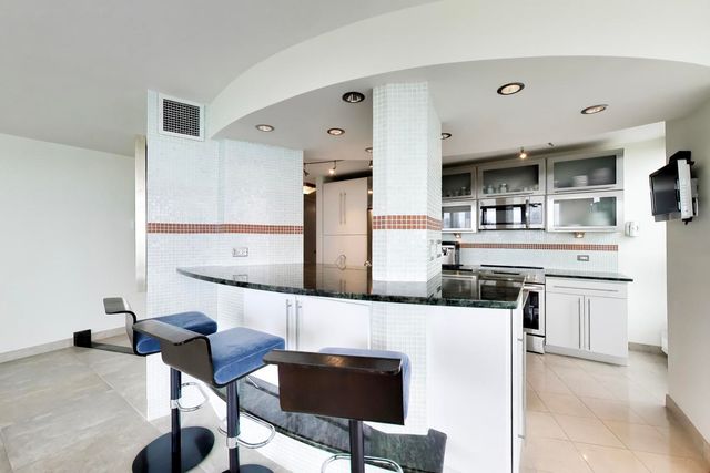 360 E Randolph Street 1401, Chicago, IL 60601