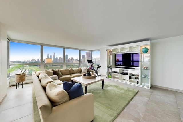 360 E Randolph Street 1401, Chicago, IL 60601