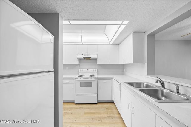 300 S Sykes Creek Parkway 204, Merritt Island, FL 32952