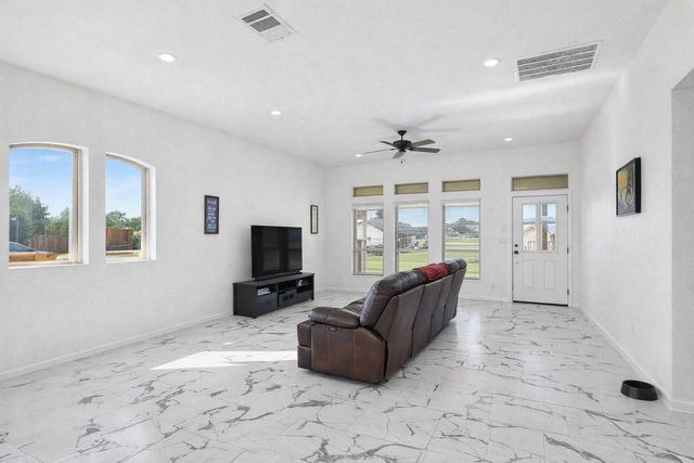 145 Road 5504, Cleveland, TX 77327