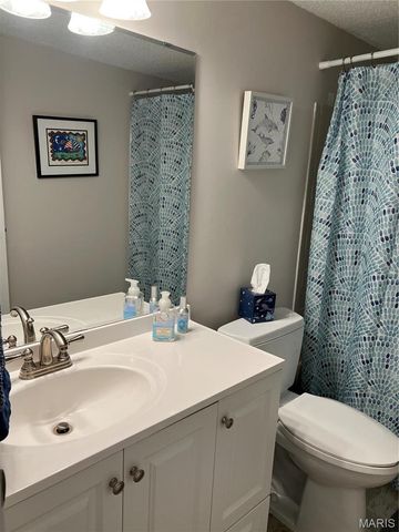 572 Coeur de Royale 103, Creve Coeur, MO 63141