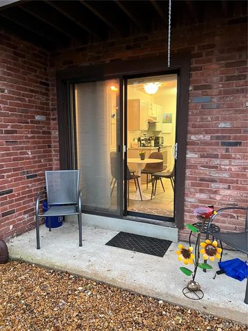 572 Coeur de Royale 103, Creve Coeur, MO 63141