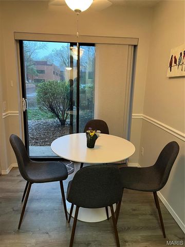 572 Coeur de Royale 103, Creve Coeur, MO 63141