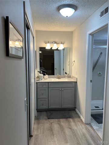 572 Coeur de Royale 103, Creve Coeur, MO 63141