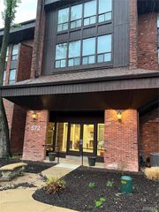 572 Coeur de Royale 103, Creve Coeur, MO 63141