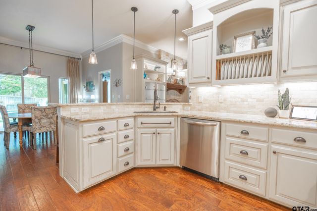 23618 Lakeview Dr, Bullard, TX 75757