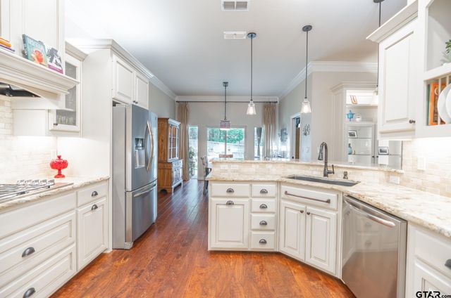 23618 Lakeview Dr, Bullard, TX 75757