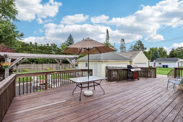 1401 Oakland Avenue, Janesville, WI 53545