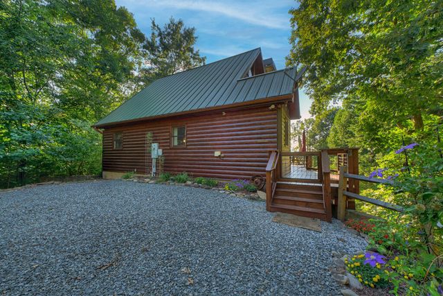 16 Mid Mountain Road, Mineral Bluff, GA 30559