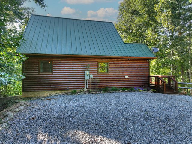 16 Mid Mountain Road, Mineral Bluff, GA 30559