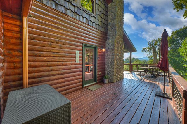 16 Mid Mountain Road, Mineral Bluff, GA 30559