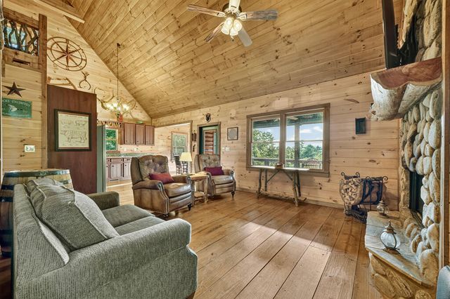 16 Mid Mountain Road, Mineral Bluff, GA 30559
