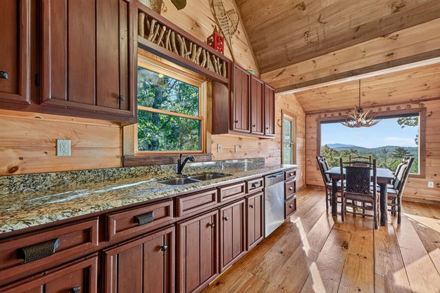 16 Mid Mountain Road, Mineral Bluff, GA 30559