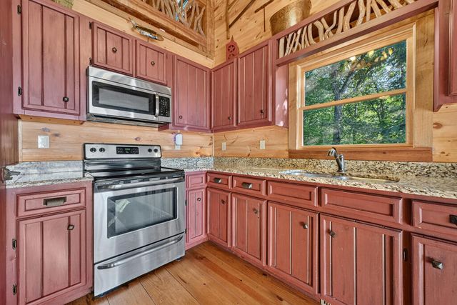 16 Mid Mountain Road, Mineral Bluff, GA 30559
