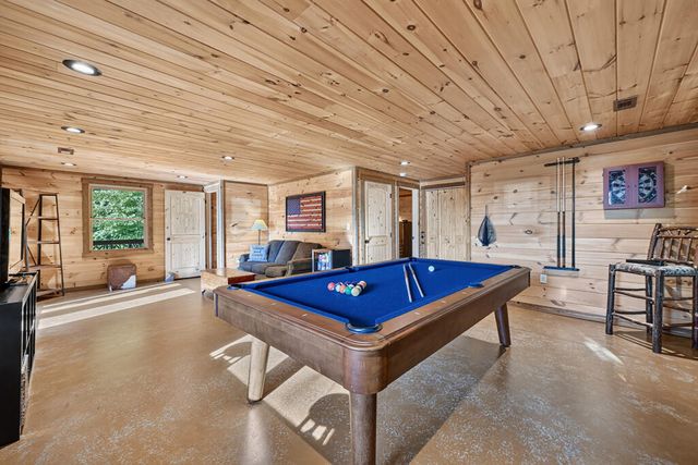 16 Mid Mountain Road, Mineral Bluff, GA 30559