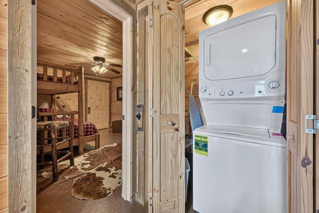 16 Mid Mountain Road, Mineral Bluff, GA 30559