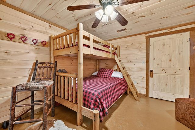 16 Mid Mountain Road, Mineral Bluff, GA 30559