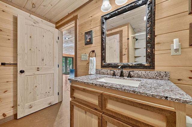 16 Mid Mountain Road, Mineral Bluff, GA 30559
