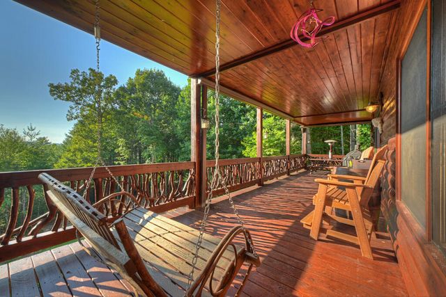 16 Mid Mountain Road, Mineral Bluff, GA 30559