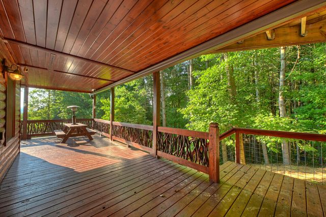 16 Mid Mountain Road, Mineral Bluff, GA 30559